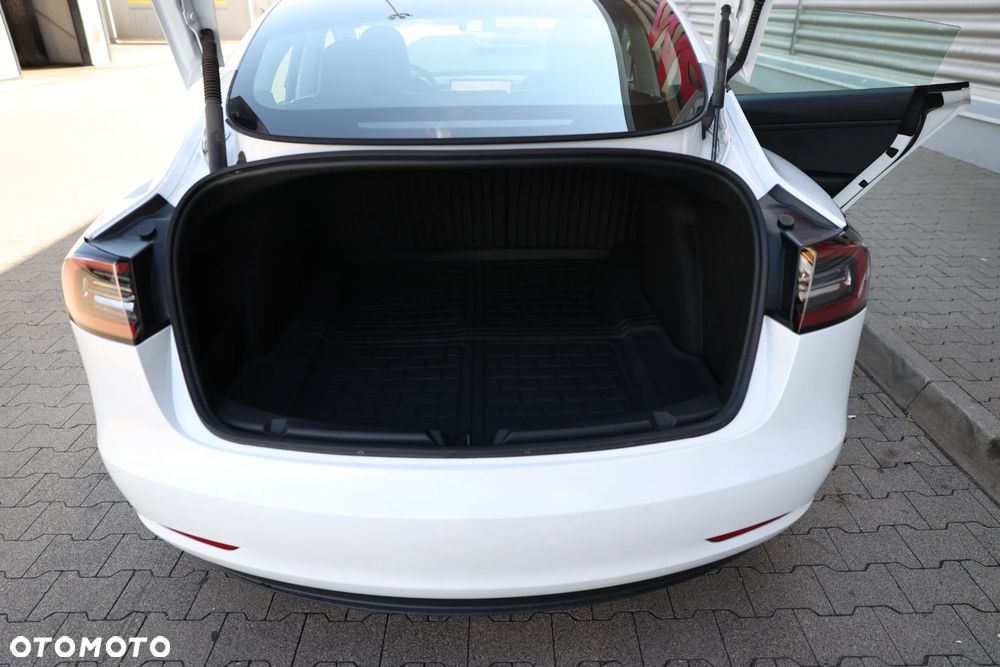 Tesla Model 3 - 13