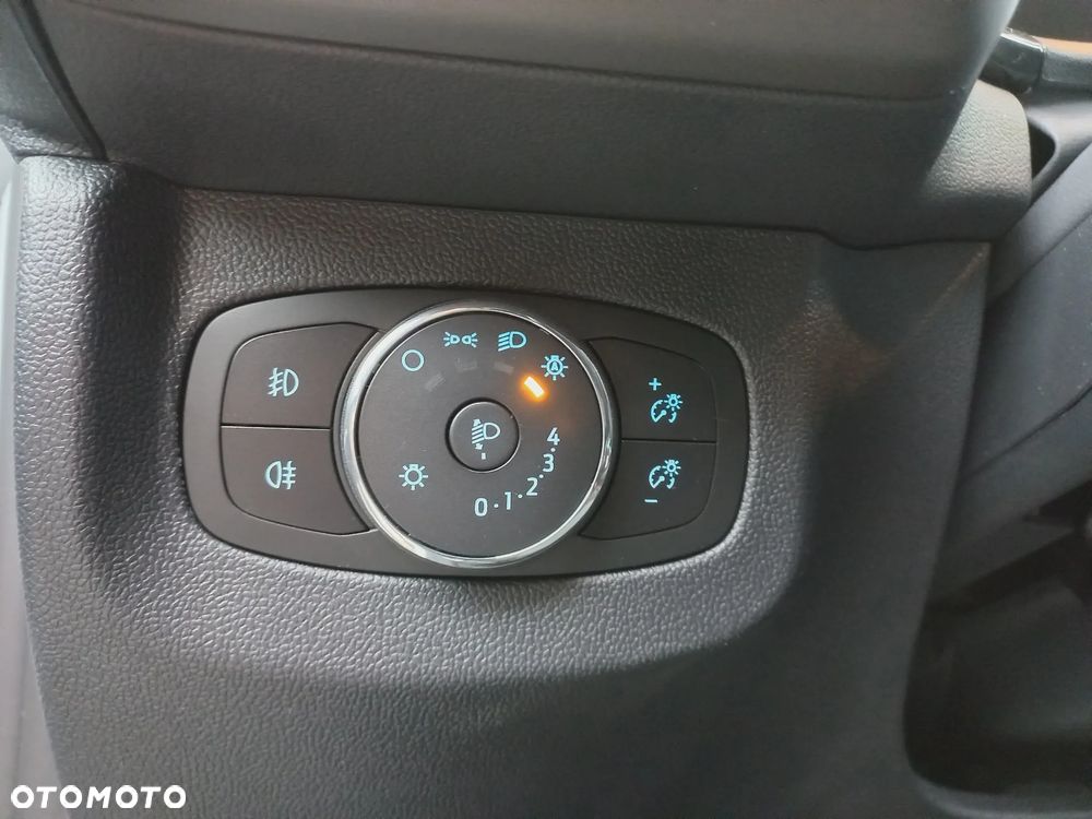 Ford Transit Courier - 38