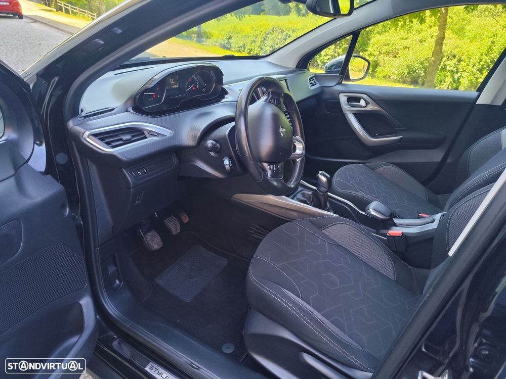 Peugeot 2008 1.6 BlueHDi Style - 23