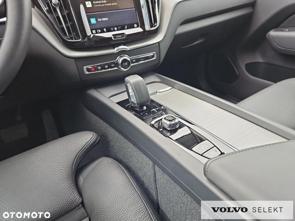 Volvo XC 60 T6 AWD Plug-in Hybrid Plus Dark - 25