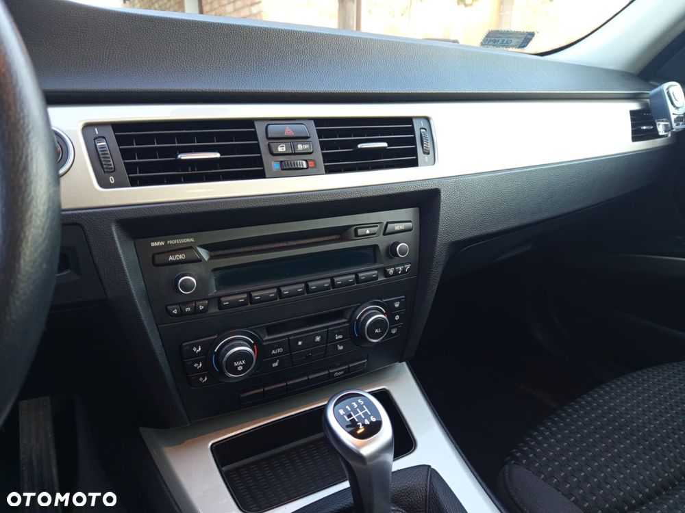 BMW Seria 3 318d - 9