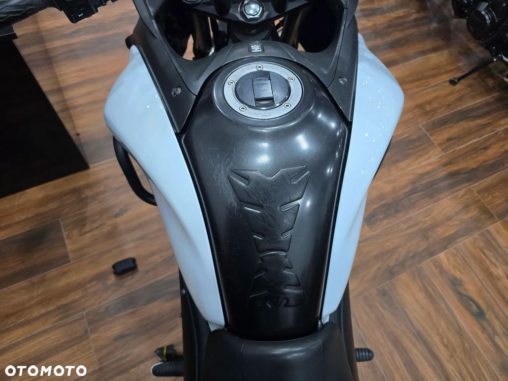 Suzuki DL - 15