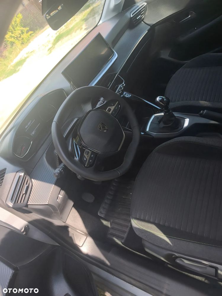 Peugeot 208 - 15