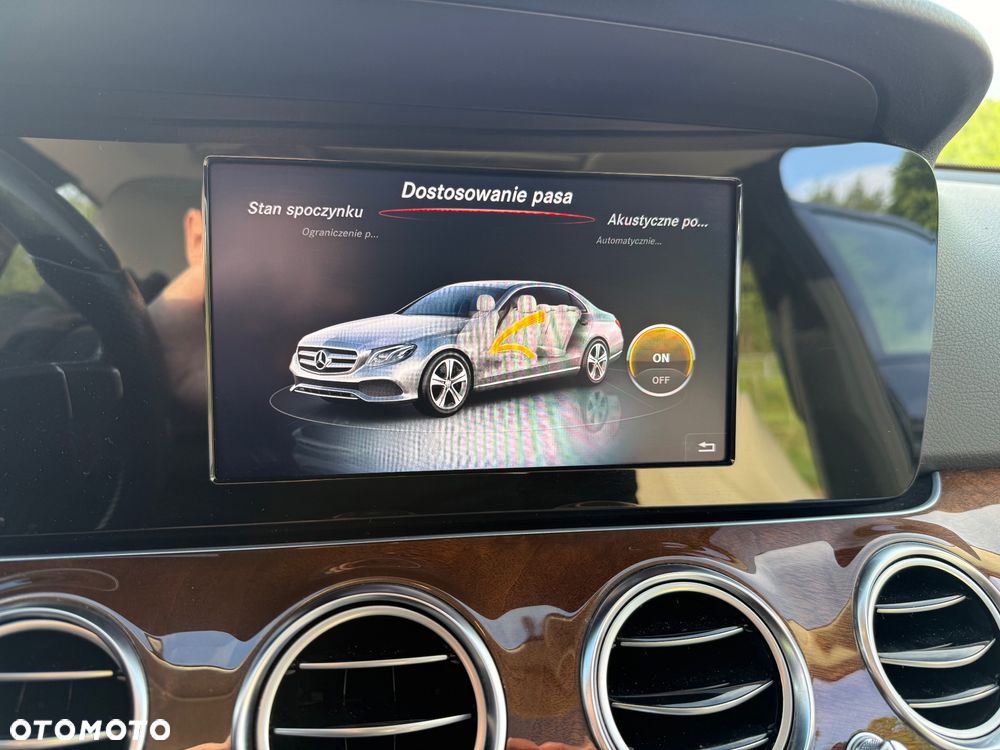 Mercedes-Benz Klasa E 200 CGI BlueEFFICIENCY Automatik Avantgarde - 32