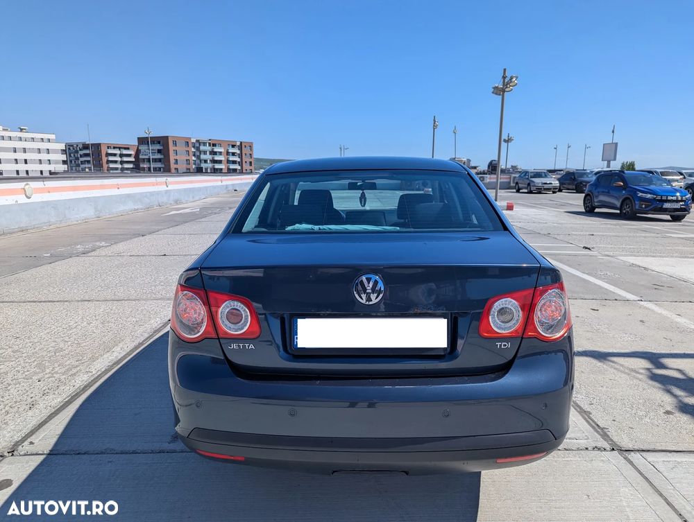 Volkswagen Jetta - 4