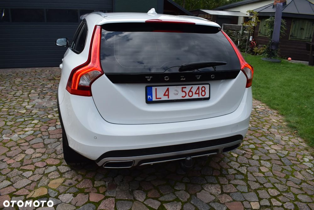 Volvo V60 Cross Country - 10