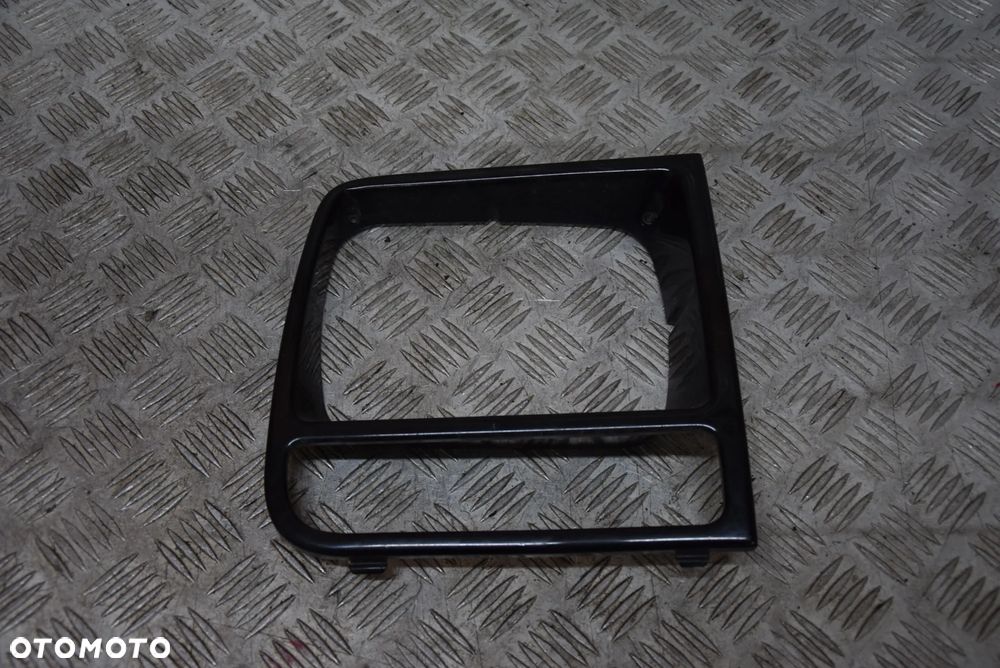 JEEP CHEROKEE XJ RAMKA LAMPY PRAWA PRZÓD - 1