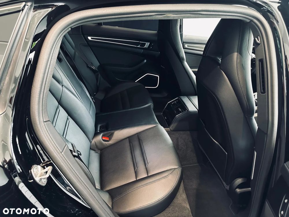 Porsche Panamera 4 Platinum Edition - 22
