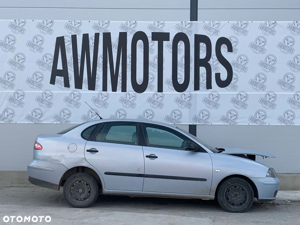 SEAT CORDOBA 2003 *SAMOCHÓD NA CZĘŚCI* 2953 MASKA, LAMPA, DRZWI, LUSTERKO, ZDERZAK, GRILL, BŁOTNIK, KLAPA, BELKA, DESKA, FOTELE, KANAPA, ĆWIARTKA, KIEROWNICA, TARCZE, ZACISKI, ZAWIESZENIE, KOMPLETNY PRZÓD, KOMPLETNY TYŁ, LICZNIK, ZEGARY, PRAWE LEWE PRZÓD TYŁ - 1