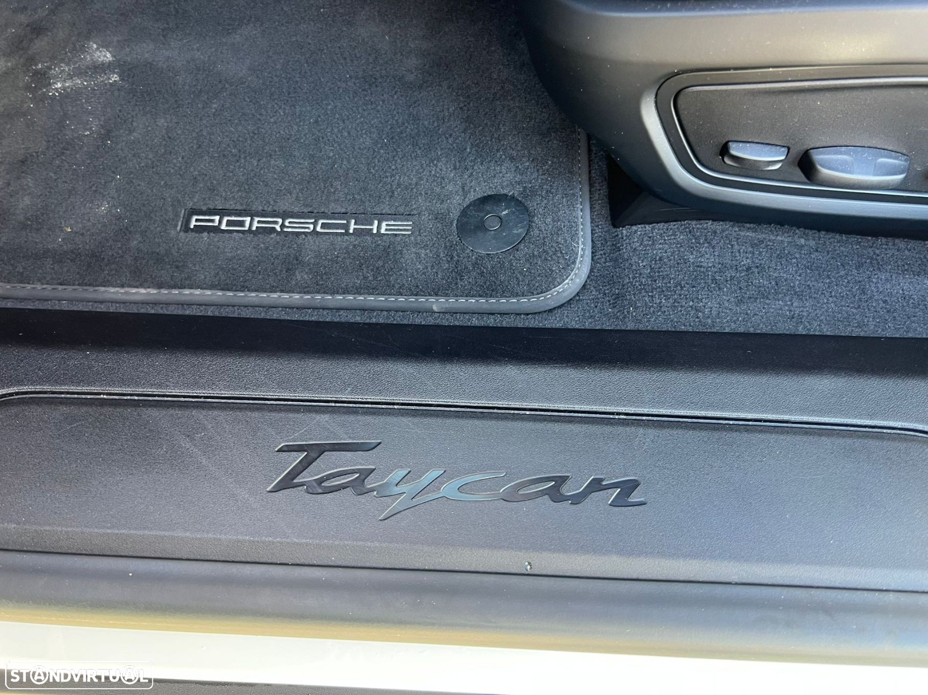 Porsche Taycan Sport Turismo - 24