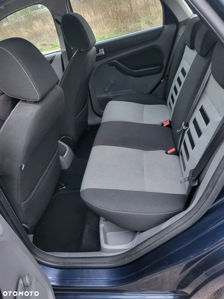 Ford Focus 1.4 16V Style - 31