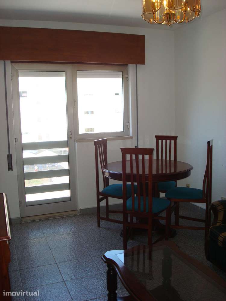 Apartamento t1, com arrumos, Vila D" este - Grande imagem: 4/11