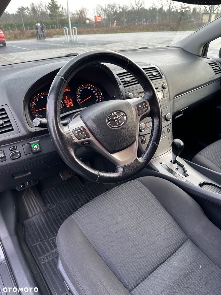 Toyota Avensis - 14