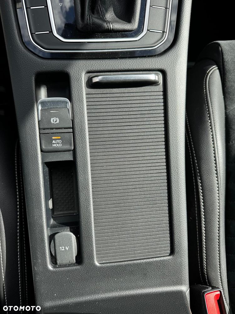 Volkswagen Passat 2.0 TDI Elegance DSG - 19