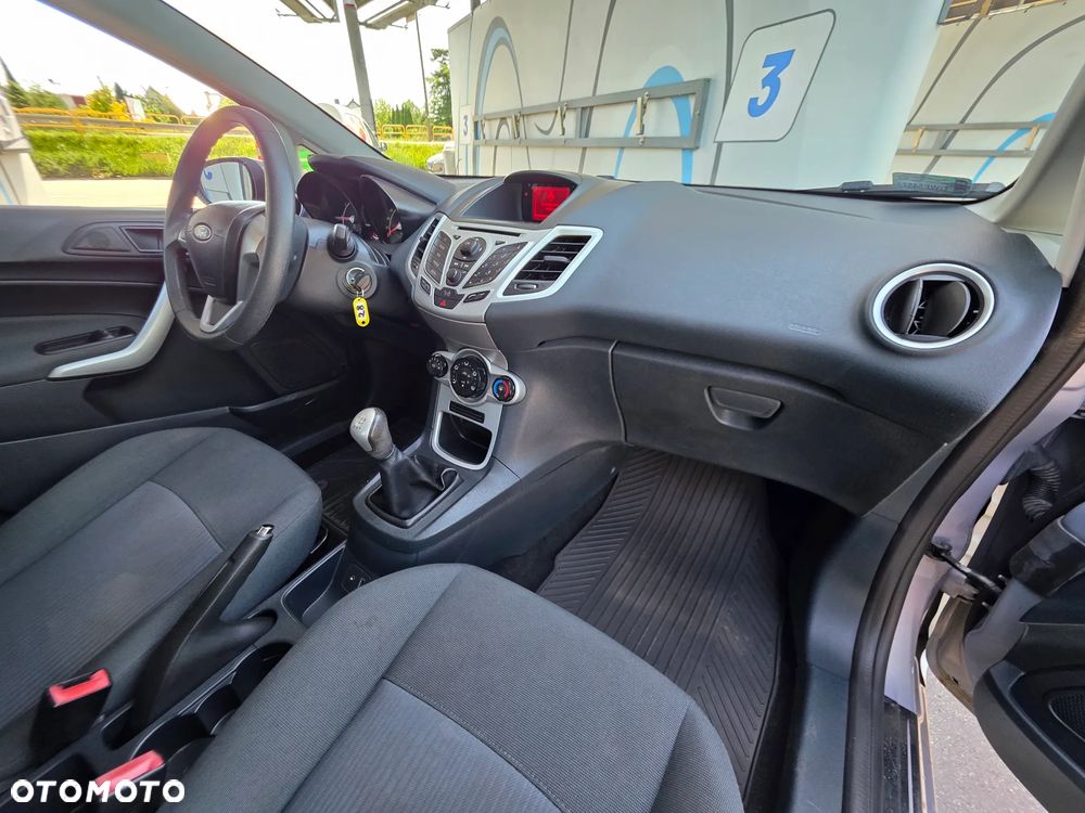 Ford Fiesta 1.4 Trend - 12