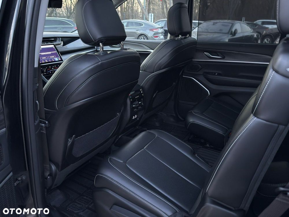 Jeep Grand Cherokee - 15