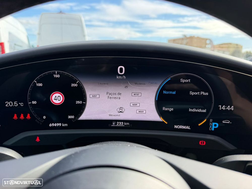 Porsche Taycan Turbo S - 32