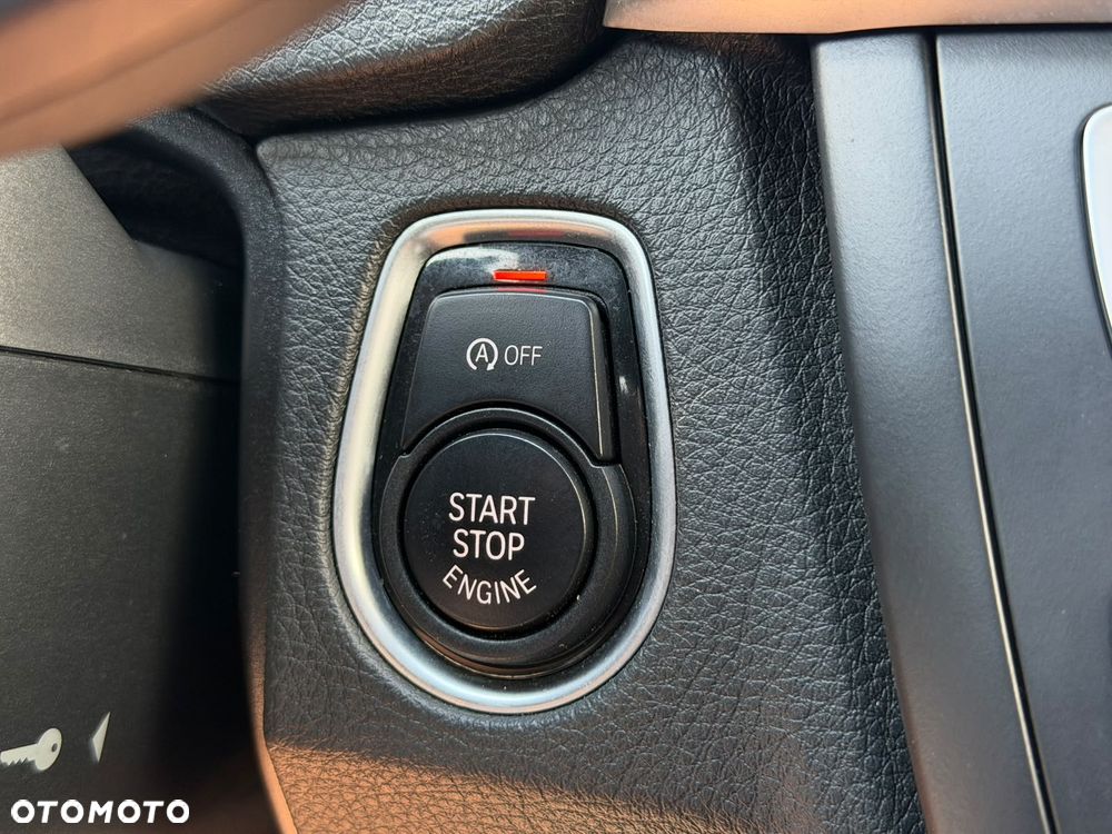 BMW Seria 3 318d Sport Line - 32