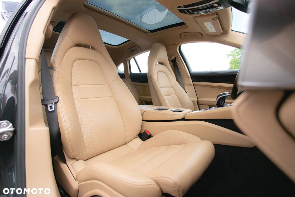 Porsche Panamera 4 - 12