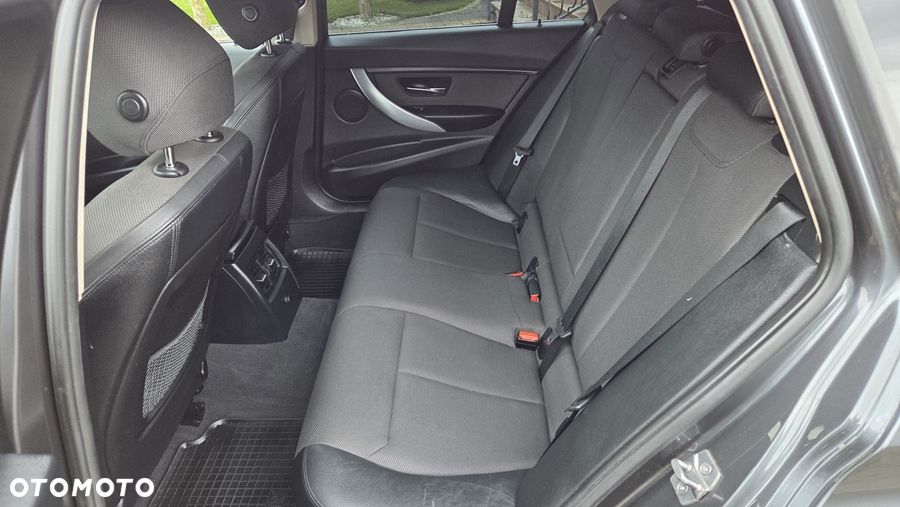 BMW Seria 3 320d Efficient Dynamics Edition Sport Line - 22