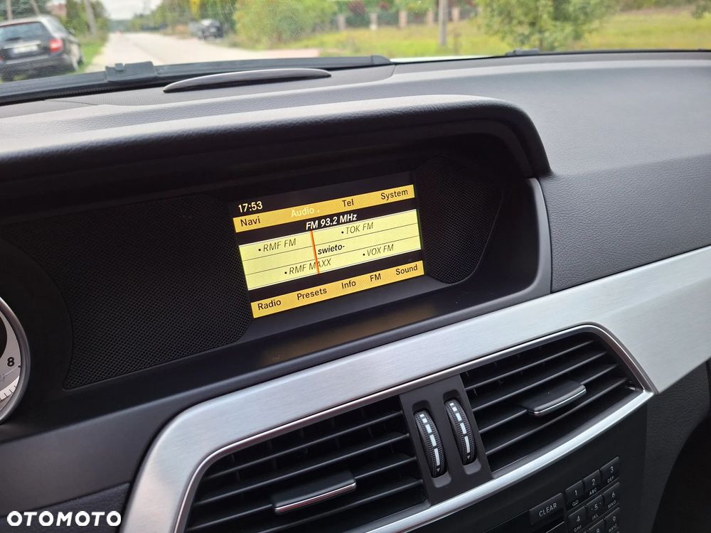 Mercedes-Benz Klasa C 180 BlueEFFICIENCY 7G-TRONIC Avantgarde - 33