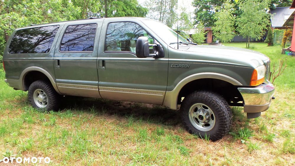 Ford Excursion - 2