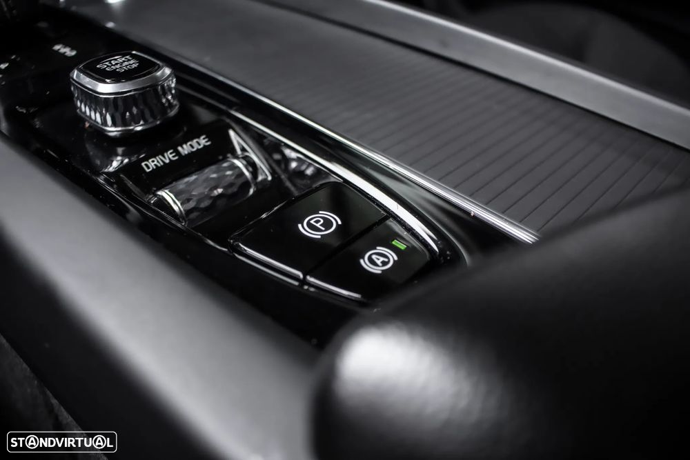 Volvo XC 60 T6 AWD Essential - 24