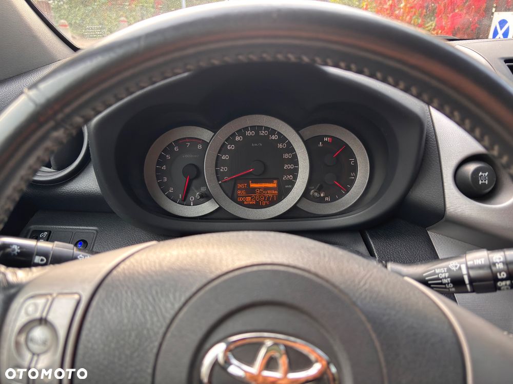 Toyota RAV4 - 16