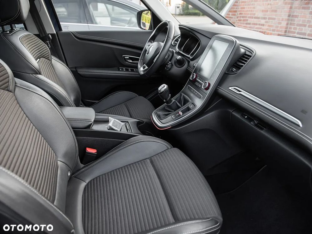 Renault Grand Scenic - 31