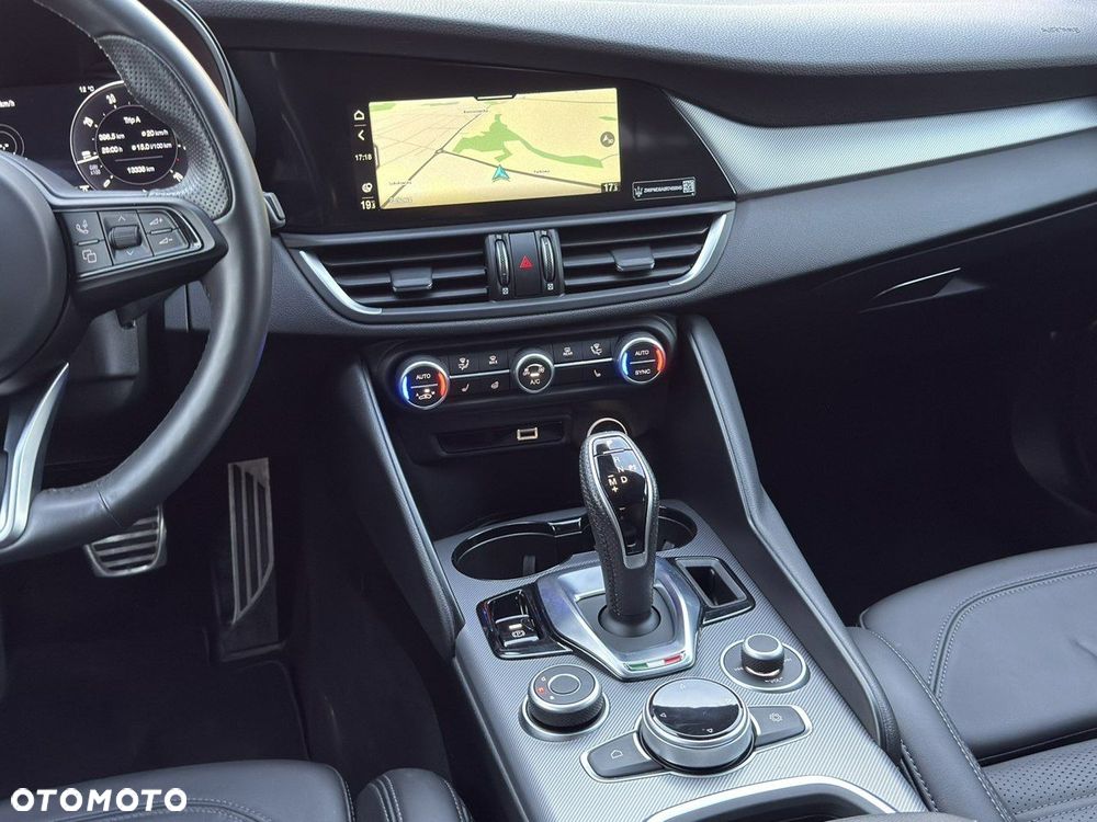 Alfa Romeo Giulia 2.0 Turbo 16V AT8-Q4 Veloce - 28
