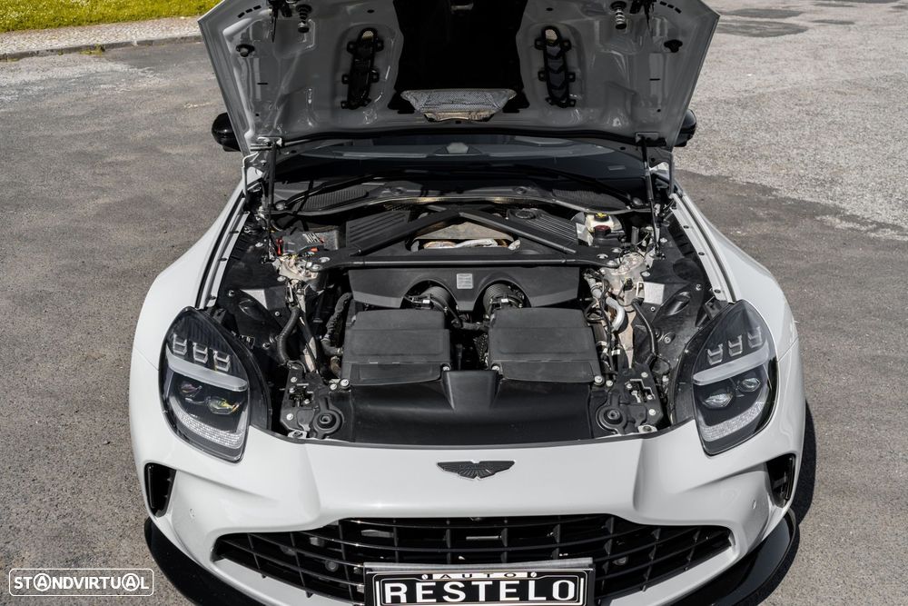 Aston Martin Vantage Coupe V8 - 12