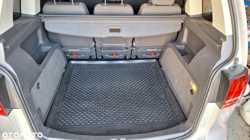 Volkswagen Touran - 8