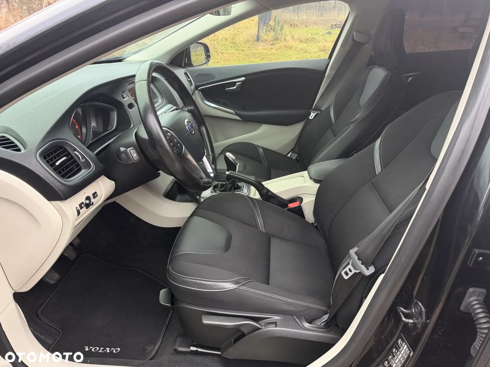 Volvo V40 D2 Momentum - 18