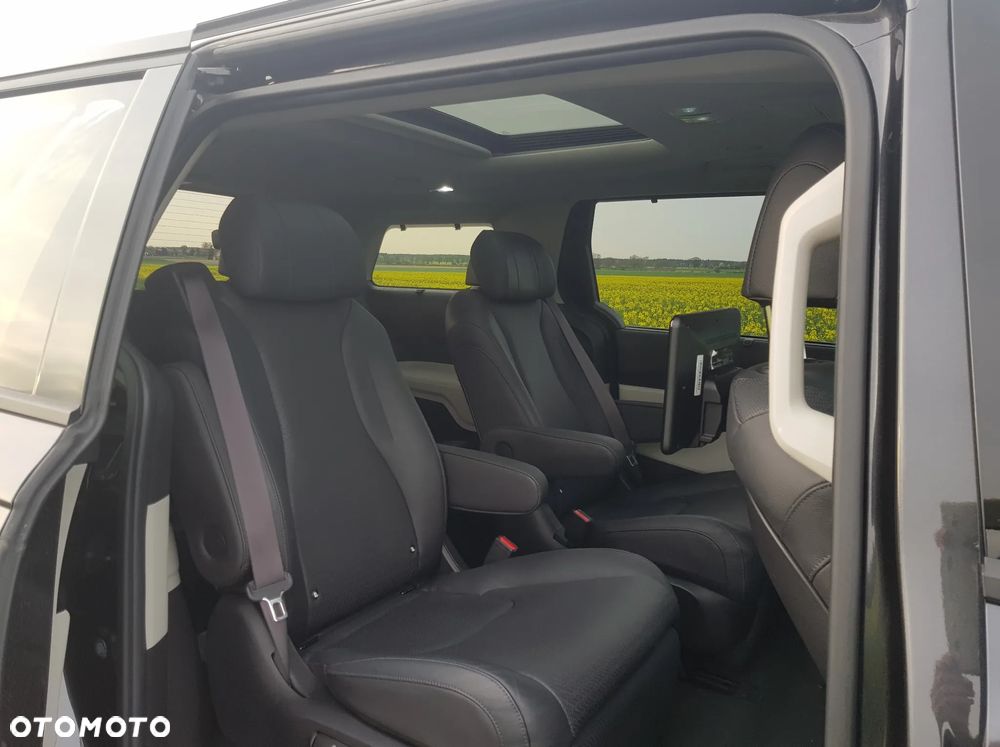 Kia Carnival - 11