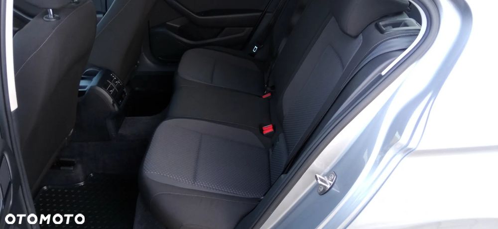 Volkswagen Passat - 16