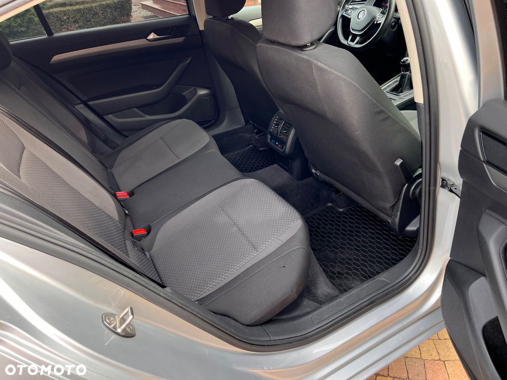 Volkswagen Passat - 9