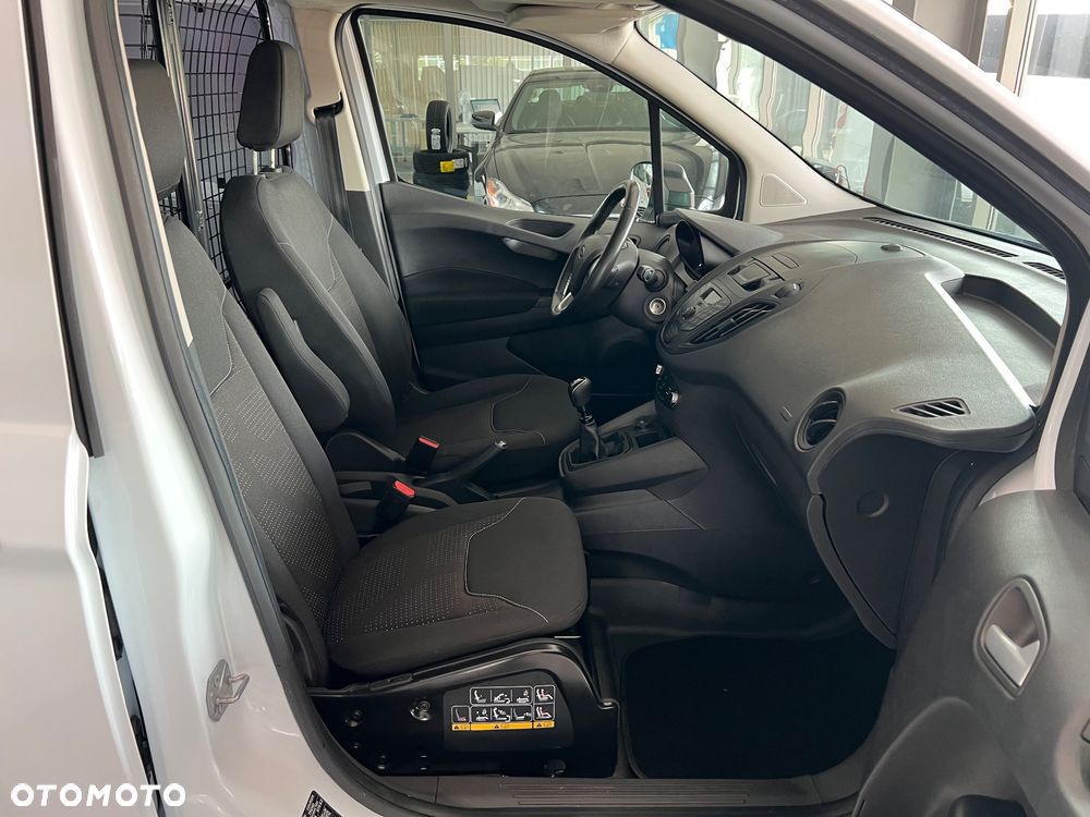 Ford Transit Courier - 31