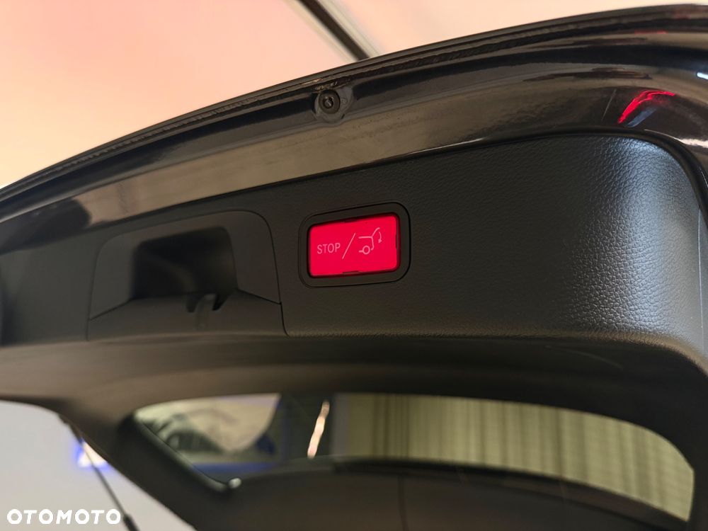 Mercedes-Benz GLC 200 4Matic 9G-TRONIC AMG Line - 24