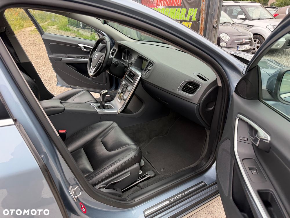 Volvo V60 D2 Summum - 11