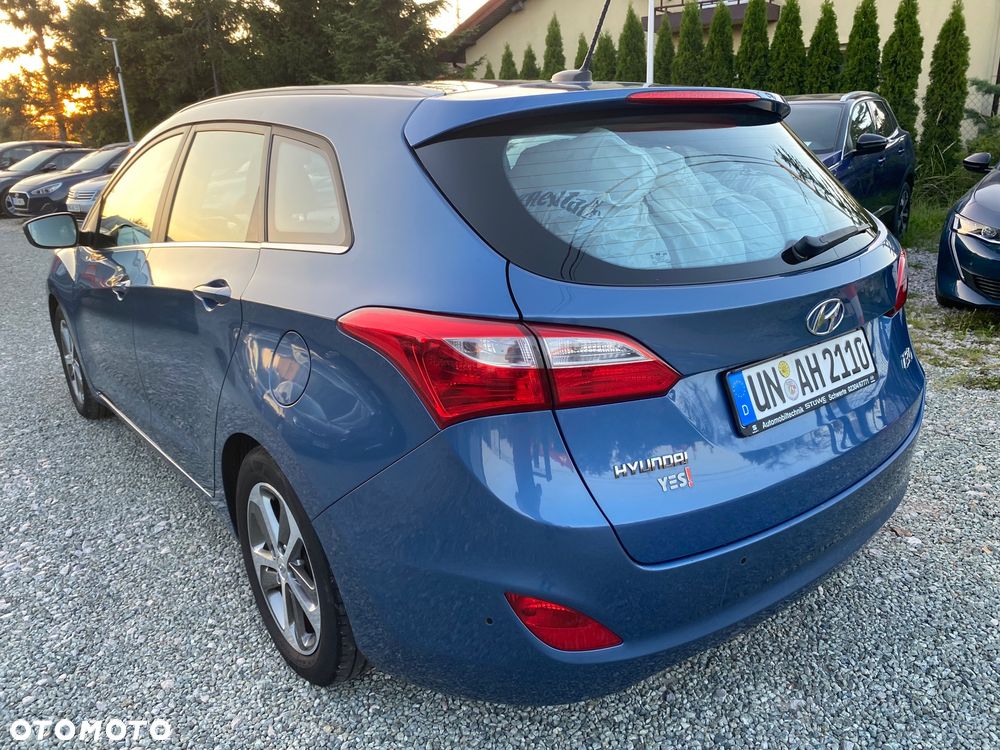 Hyundai i30 blue Kombi 1.4 YES Gold - 12