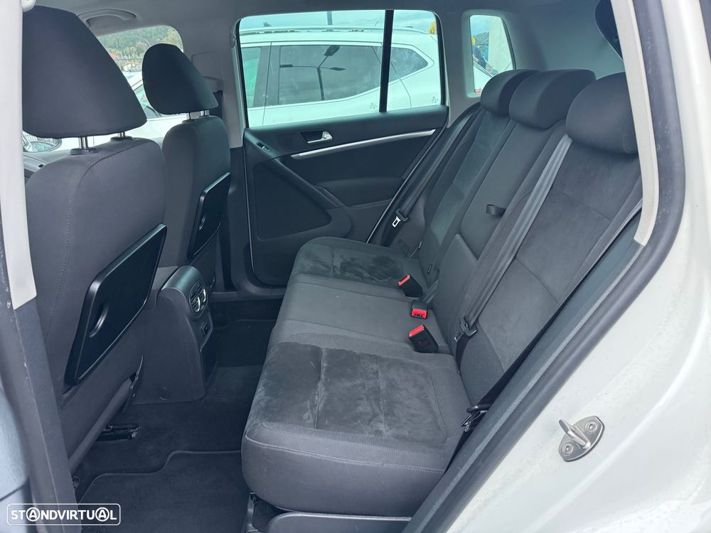 VW Tiguan 2.0 TDi Sport BlueMotion - 12