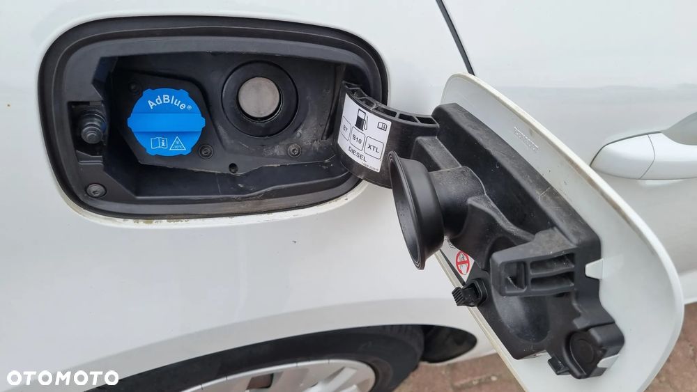 Renault Megane 1.5 Blue dCi Business - 11