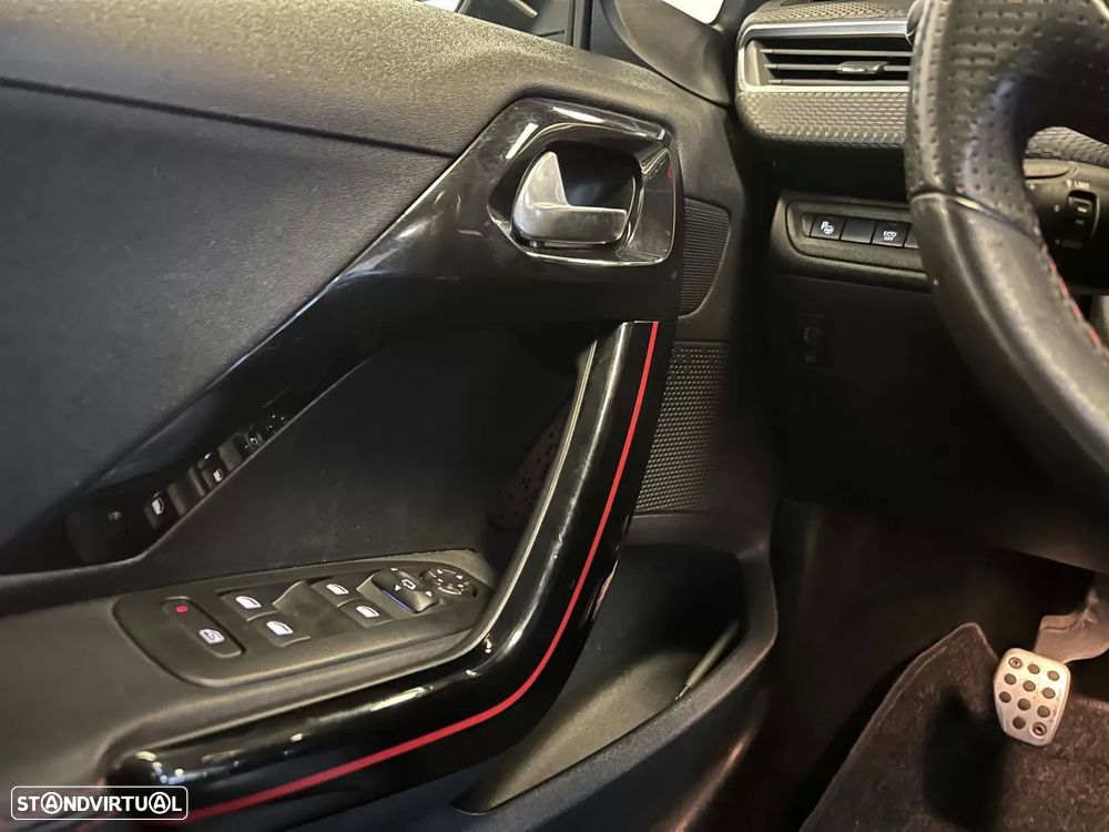 Peugeot 2008 1.2 PureTech GT Line - 32