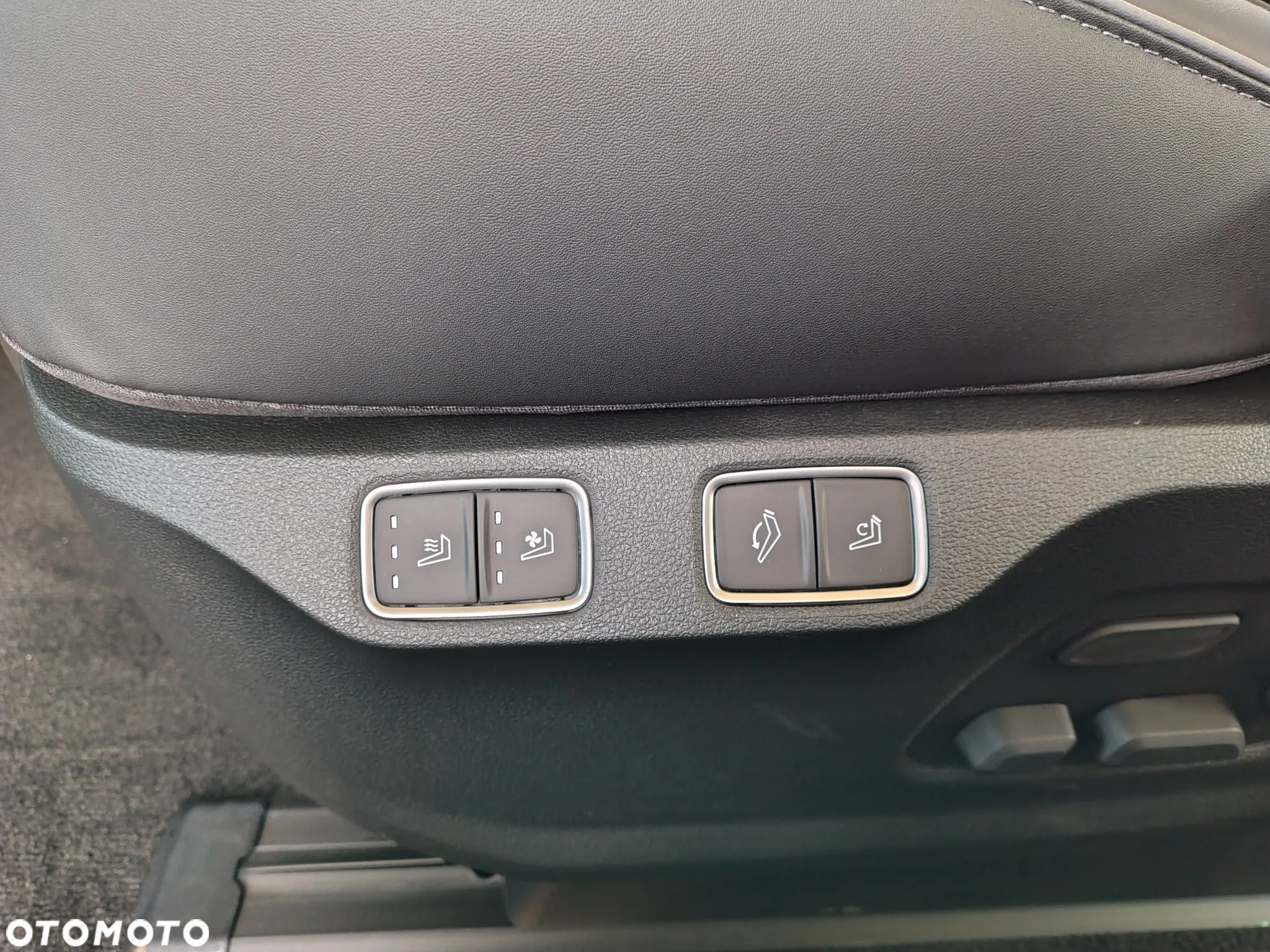 Hyundai Staria 1.6 T-GDI HEV Luxury - 22