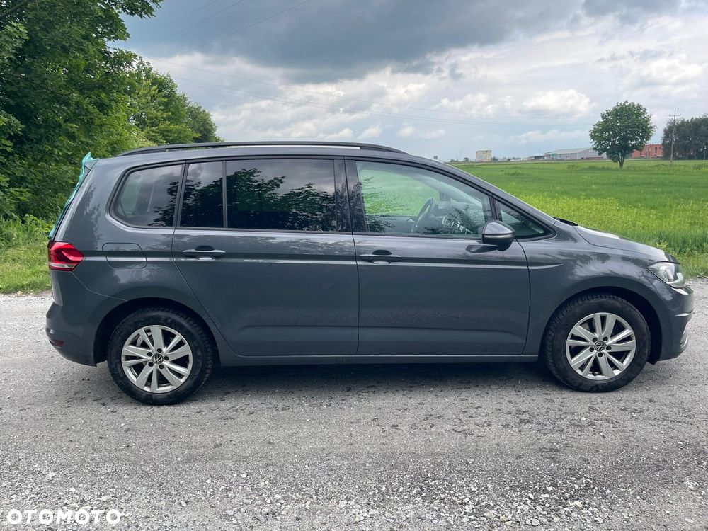 Volkswagen Touran - 4