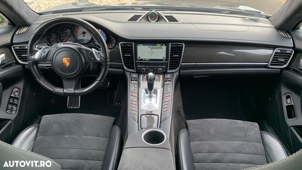 Porsche Panamera 4.8 PDK GTS - 11