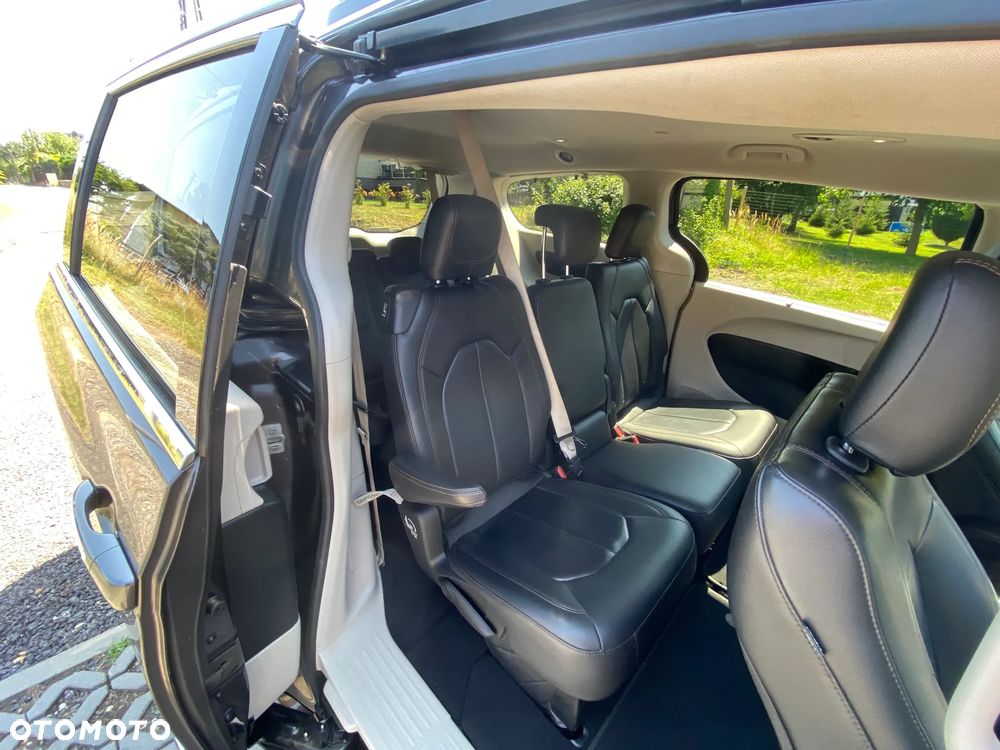 Chrysler Pacifica - 6