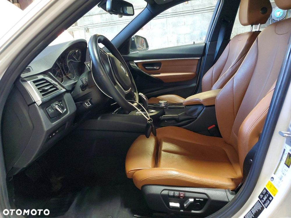 BMW Seria 3 330i xDrive - 8
