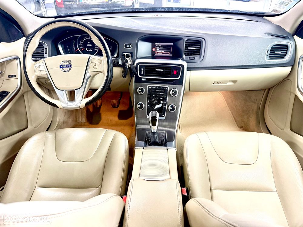 Volvo V60 2.0 D3 Momentum - 6