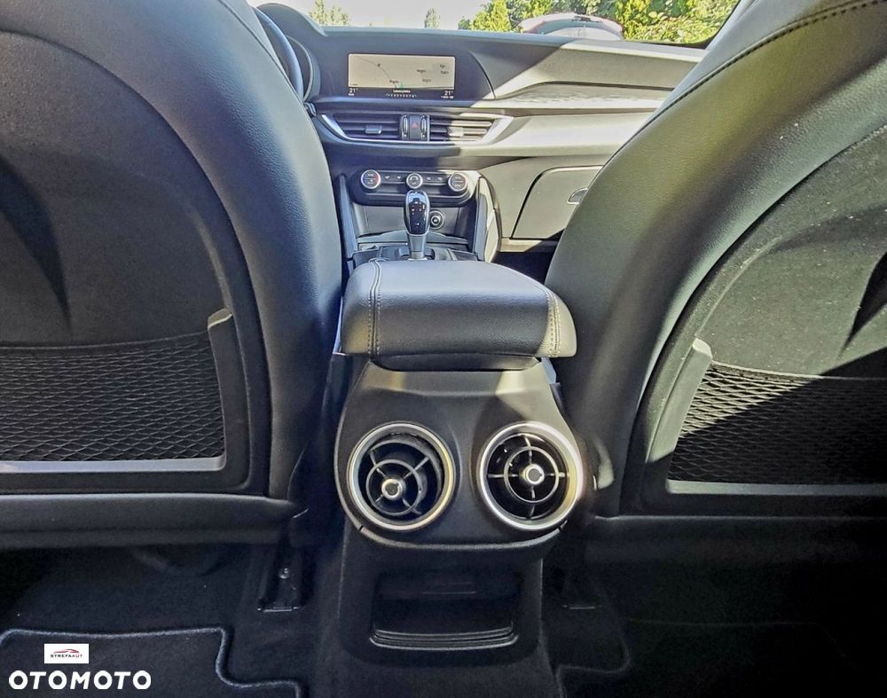 Alfa Romeo Stelvio - 24